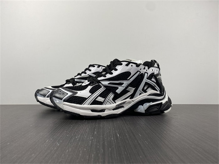 BLCG Runner White Black White 677403 W3RB2 9010