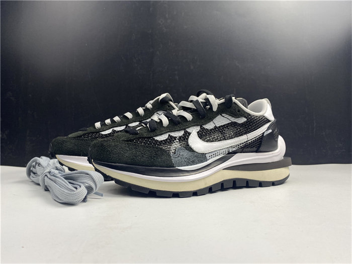 Nike Vaporwaffle sacai Black White CV1363-001