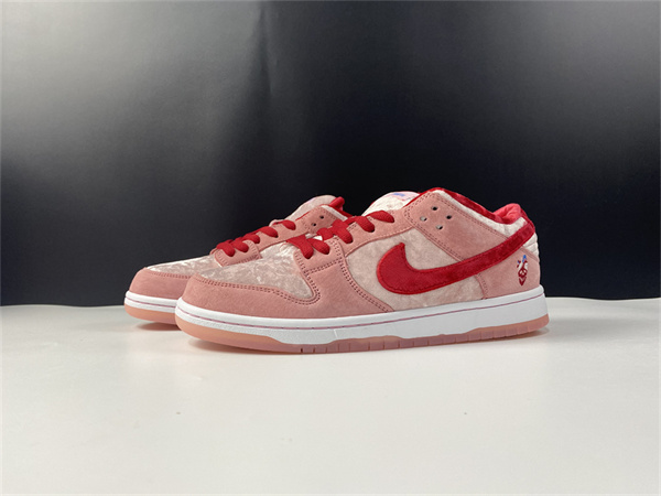 Nike SB Dunk Low Strange Love Skate boards CT2552-800