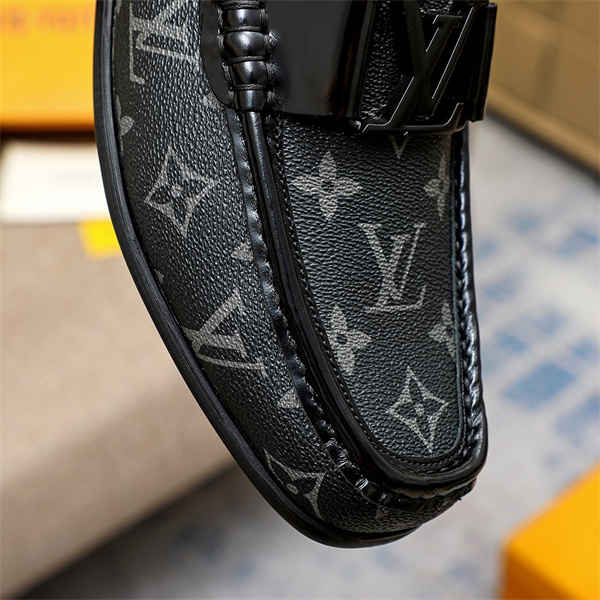 Lv Loafer 016