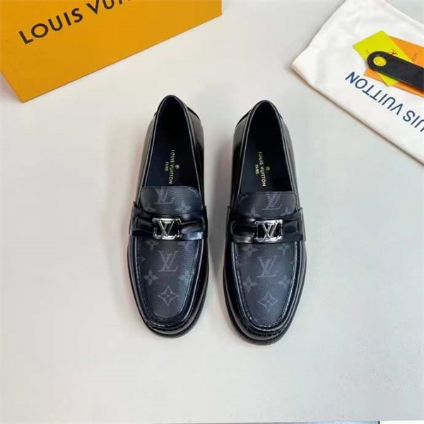 Lv Loafer 047