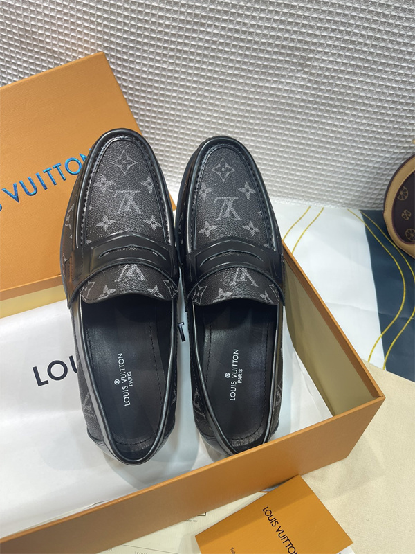 Lv Loafer 055