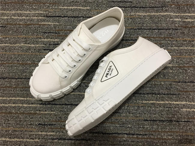 Prada Sneaker 26