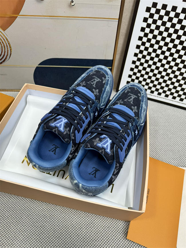 Lv Trainer Sneaker 18