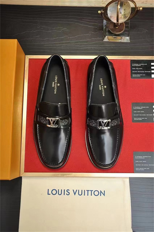 Lv Loafer 064