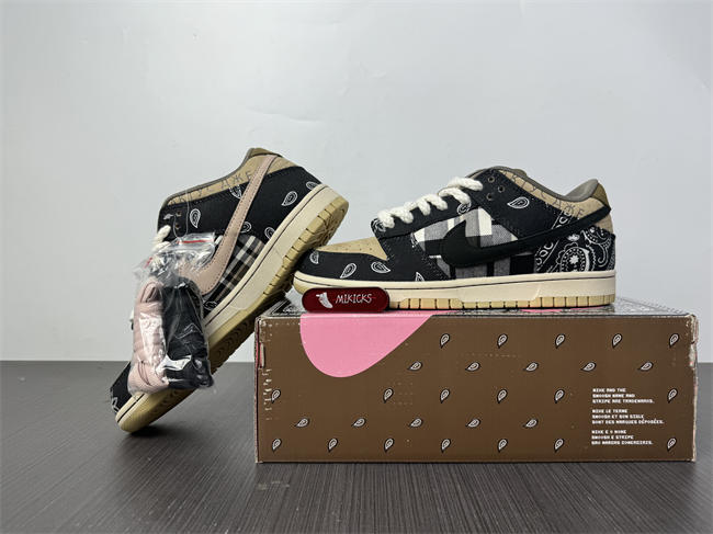 Nike SB Dunk Low Travis Scott CT5053-001
