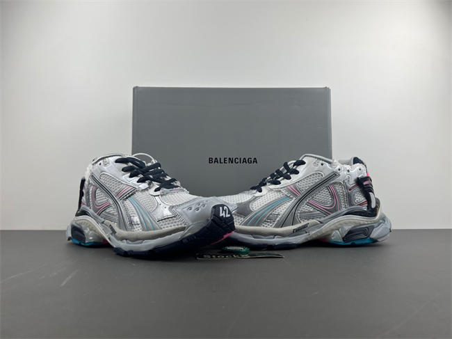 7.5Balenciaga 772774-W3RNY-0322