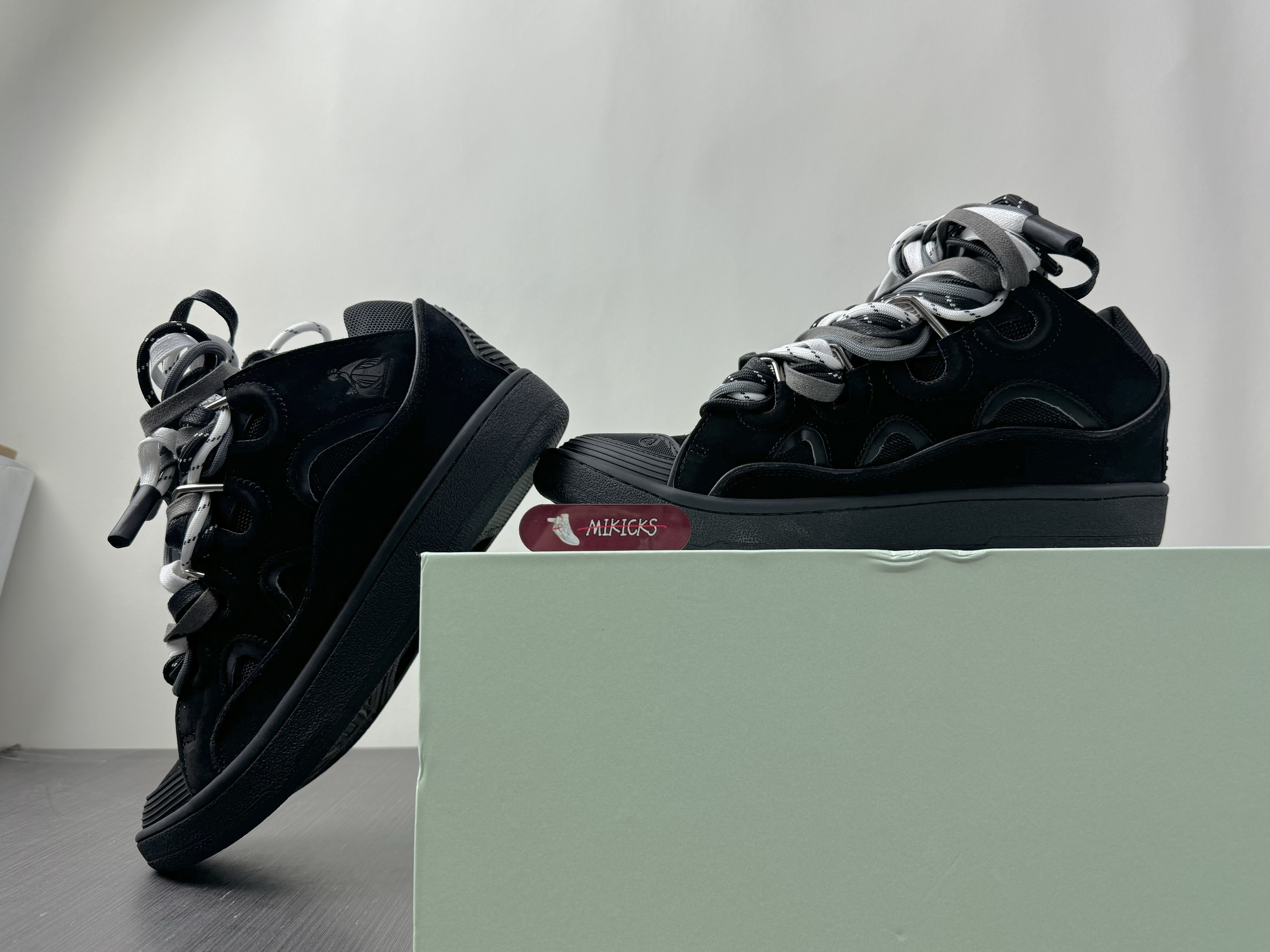 Lanvon Leather Curb 8