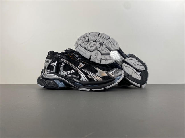 7.5 Balenciaga Runner 772774 W3RNY 0322