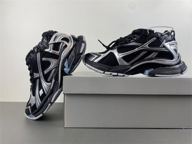 7.5 Balenciaga Runner 772774 W3RNY 0322