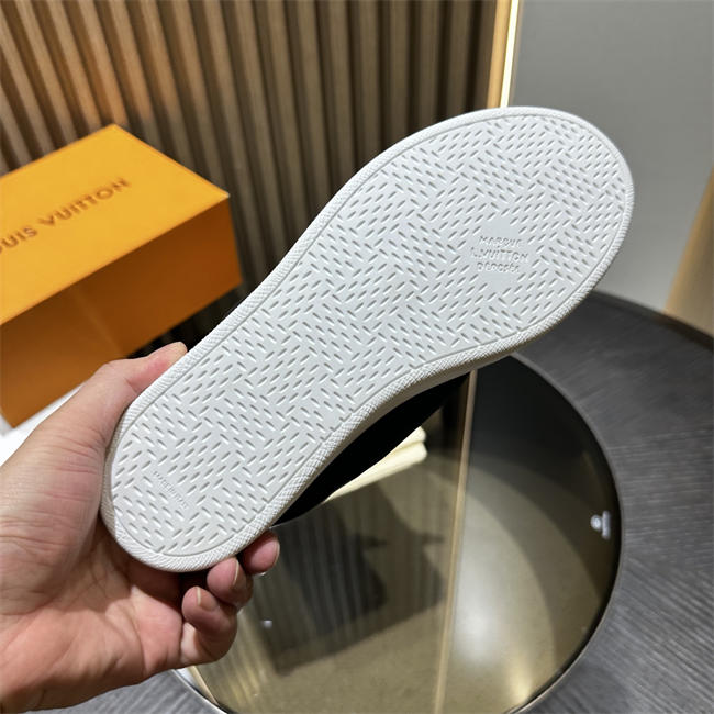 Lv Sneaker